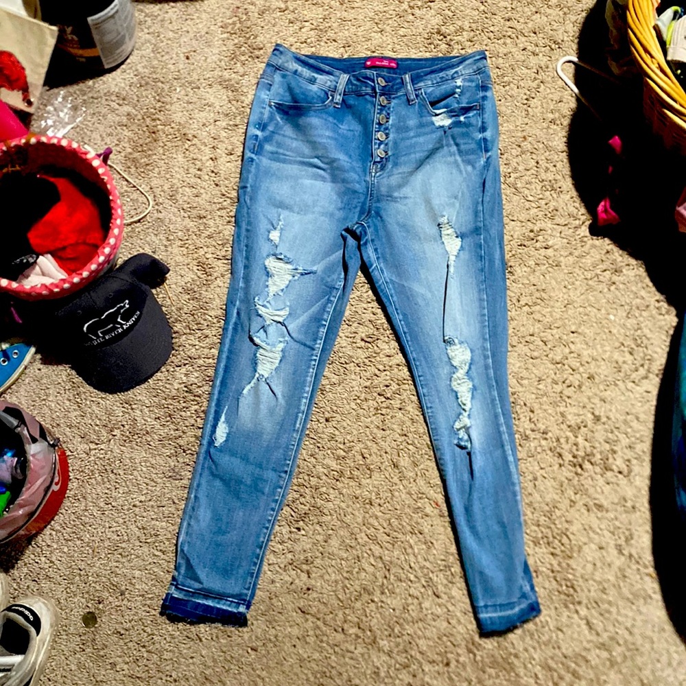 Sells jeans